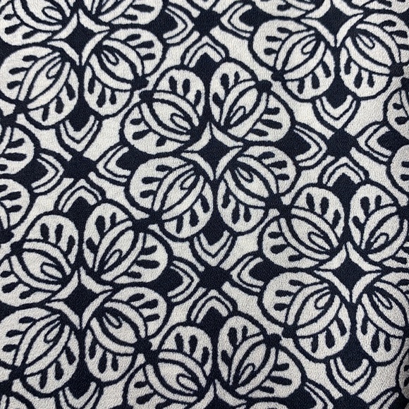 New WO tags Ann Taylor blouse. Large - Picture 5 of 5